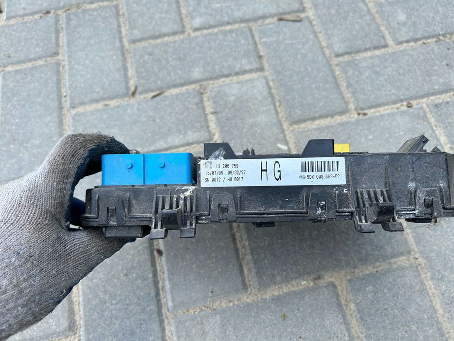 BSI skrzynka bezpieczników OPEL Zafira B / Astra / 13.206759HG Europa