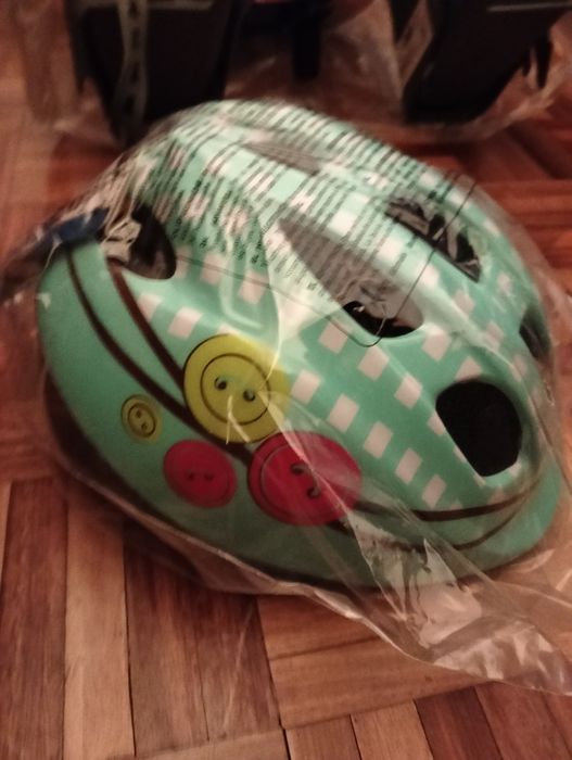 Cadeirinha de bebé para bicicleta com capacete