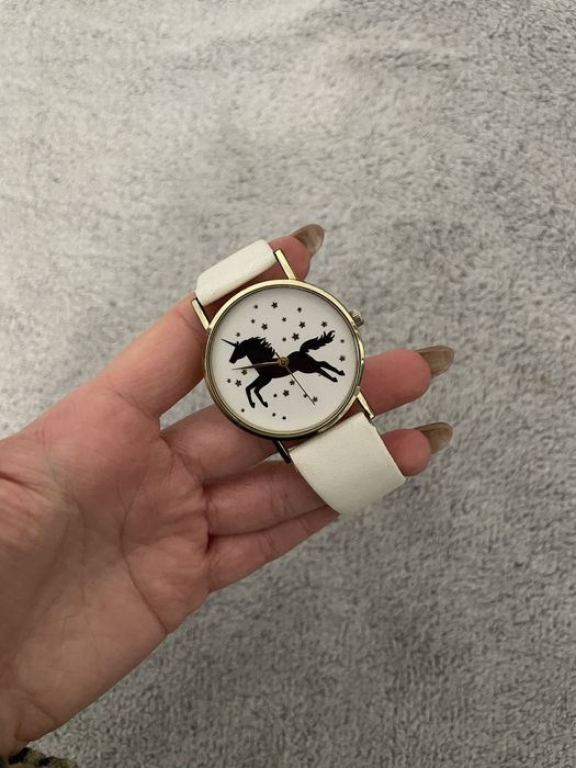Zegarek z jednorożcem pozłacany
