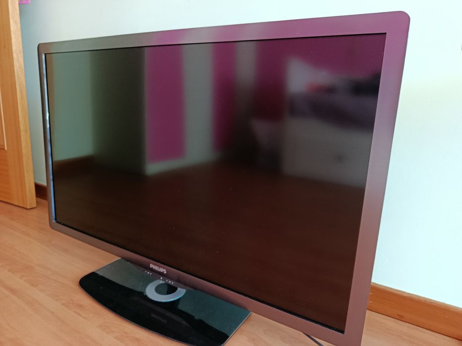 Televisão LCD Philips 40 polegadas - com problema no cabo  de energia