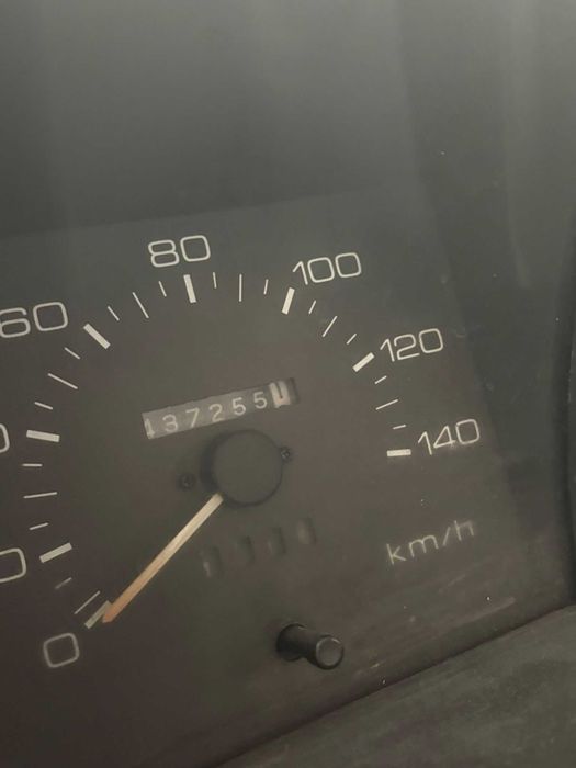 Carrinha Isuzu Caixa Aberta 1993 – 430.000 km – Venda no estado atual