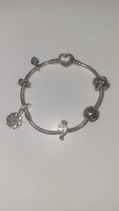 Pulseira Pandora com pendentes originais (tam 19)