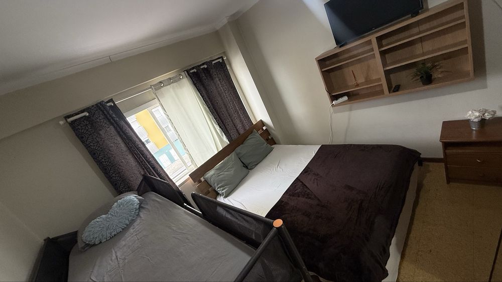 Quarto mobiliado, tv,cama casal + beliche em Penha de França Lisboa