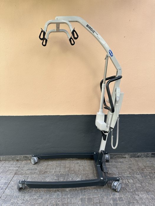 Elevador elétrico com cesta