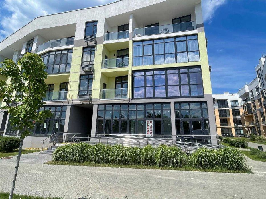 ЖК "Італійський квартал". Продаж нежитлового фасадного приміщення з окремим входом площею 163 квм.