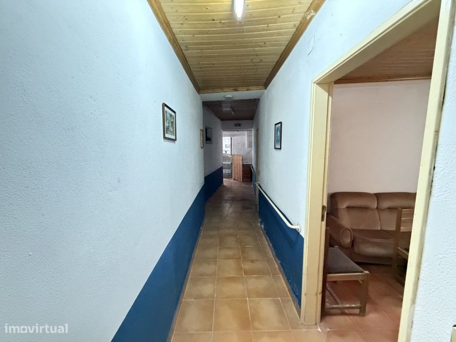 Conjunto de 3 Prédios para Recuperar em Manique do Intendente, Azam...