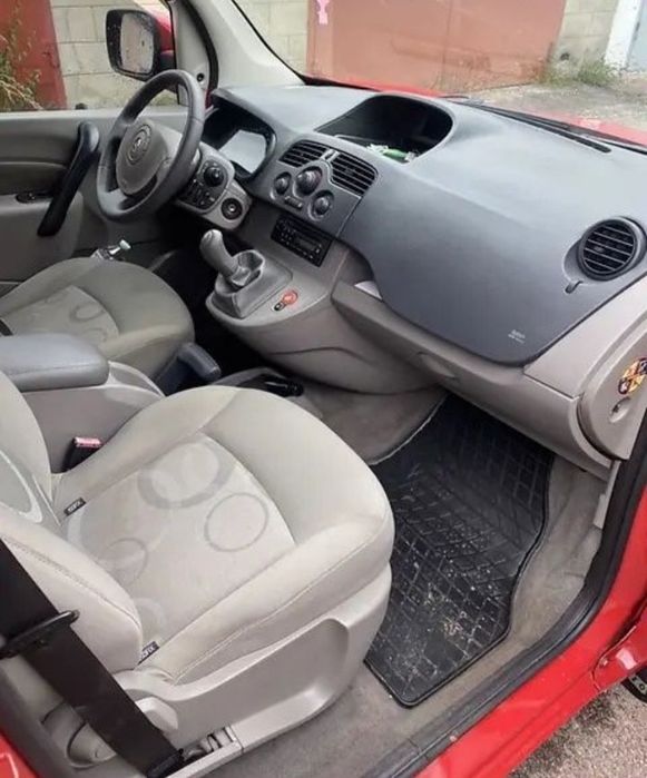 Аренда атомомобиля Рено Кенго  2