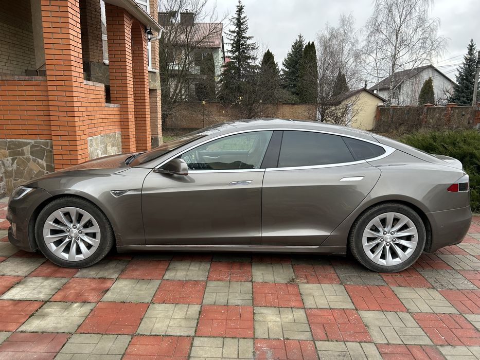 Tesla Model S 90d 2016