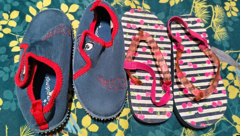 Buty do wody Impidimpi  plus klapki w wisienki roz. 26