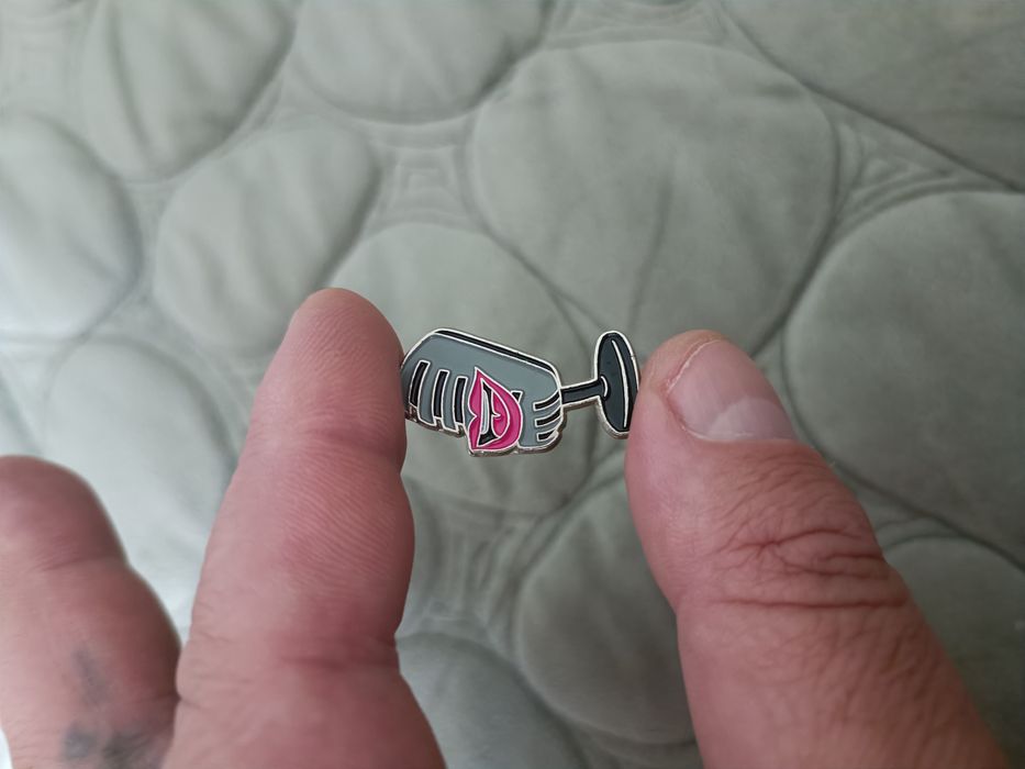 Брошка "МИКРОФОН" (эмаль)