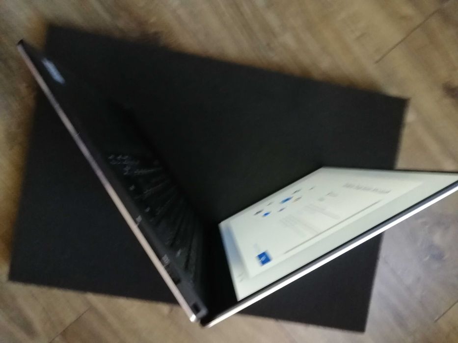 Biznesowy Dell XPS 13" +Torba Tommy Hilfiger