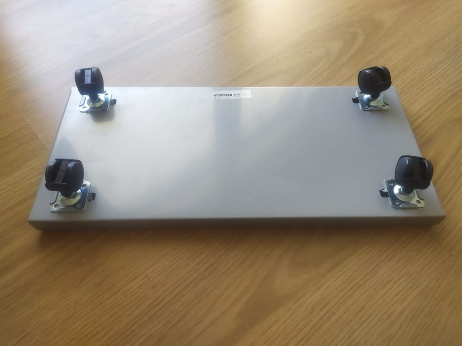 Suporte para computador com rodas