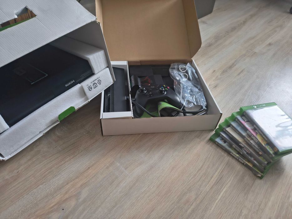 Xbox One 500GB + Kinect 2.0 + Dodatki | Sprawny, Bardzo Dobry Stan