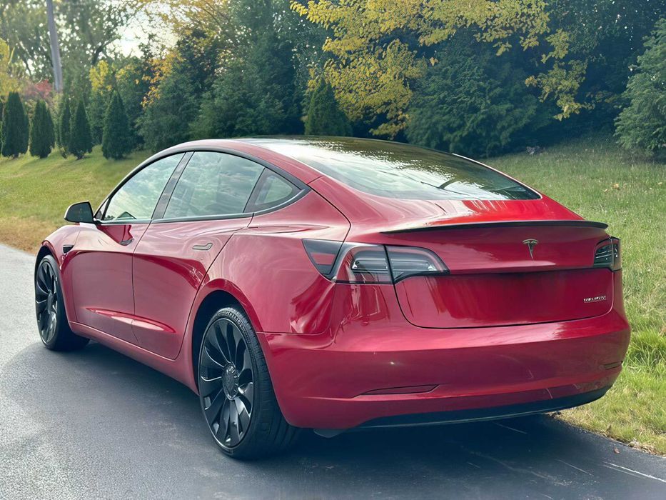 Tesla Model 3      2023