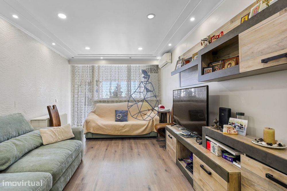 Apartamento T3 totalmente Remodelado no Parchal - Lagoa
