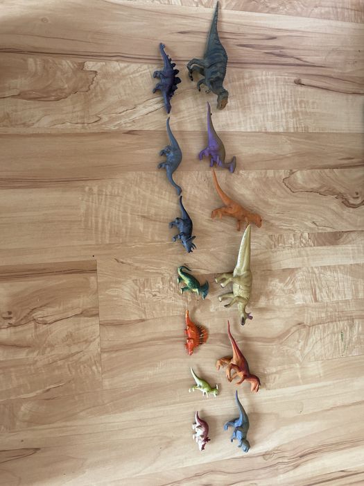 Figurki dinozaurów gumowych 13szt