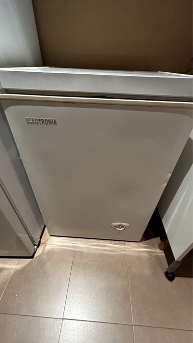 Arca congeladora ELECTRONIA (de abertura vertical)