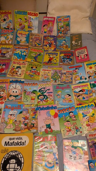 Grande coleção de livros de vários tipos