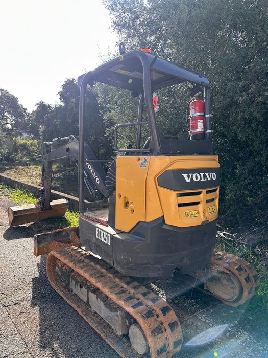 Giratória Volvo ecr 25 d