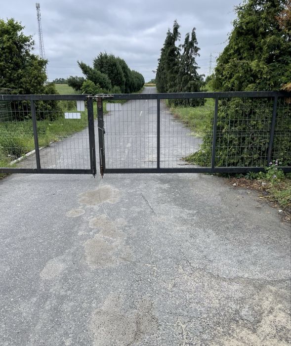 Sprzedam plac mieszkaniowo uslugowy 0,55 ar . Wiaty , waga