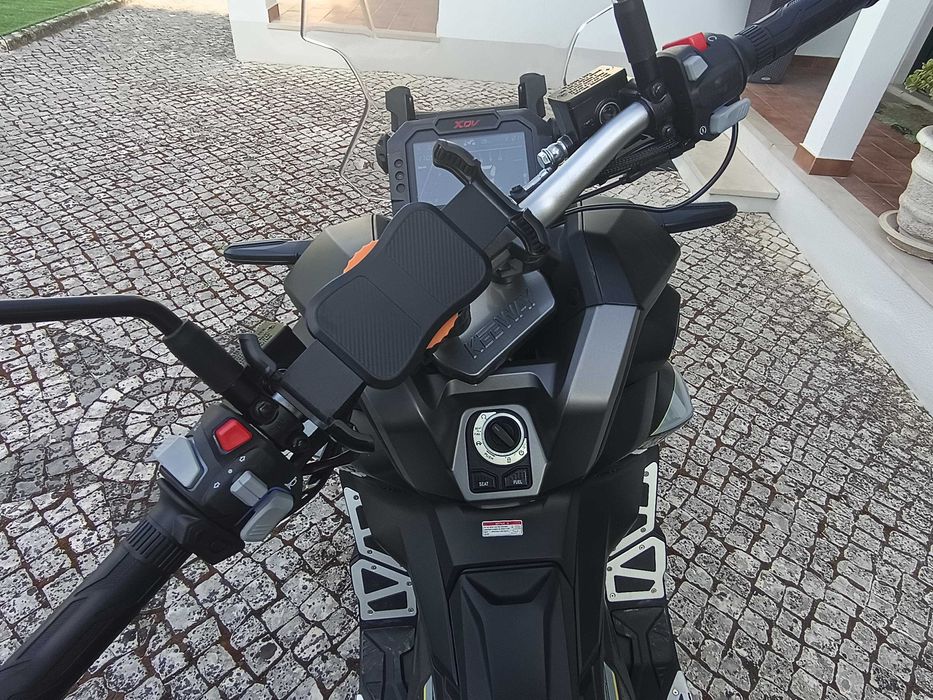 Maxi Scooter Keeway 300 XDV (Nova) com Top Case SHAD