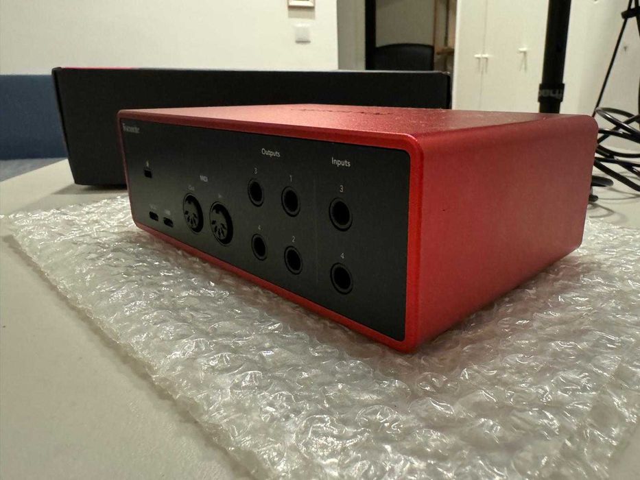 Interface Focusrite Scarlett 4i4 4th Geration (Nova)