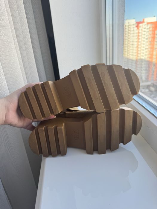 Новые ботинки Zara