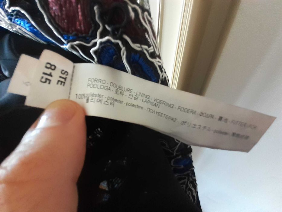 Casaco preto com bordado da Zara