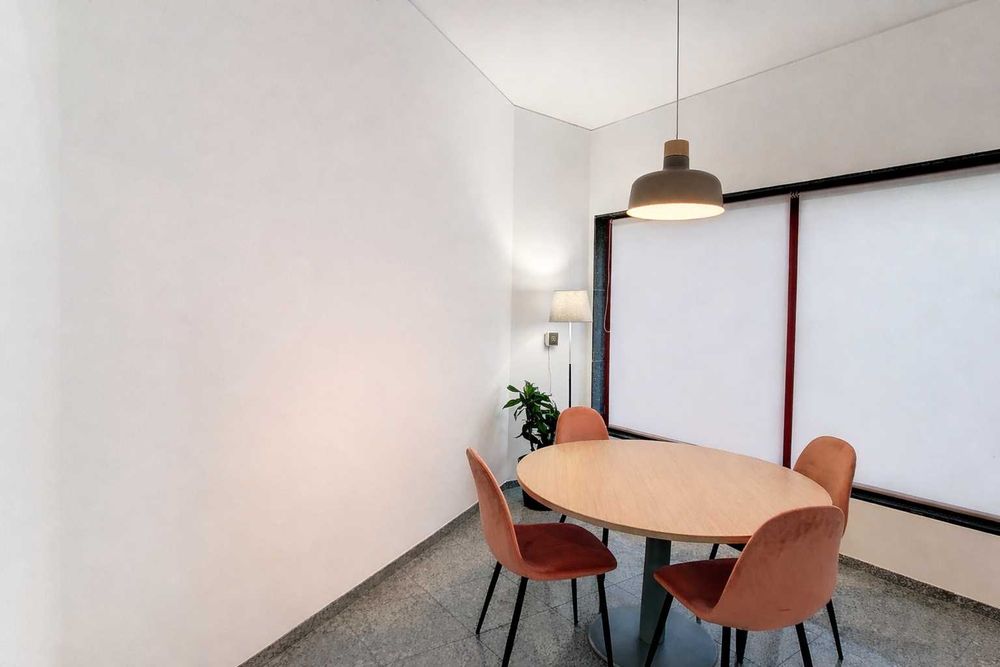 Mesa de escritório redonda de quatro lugares