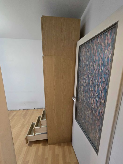 Oddam solidną szafę w dobrym stanie