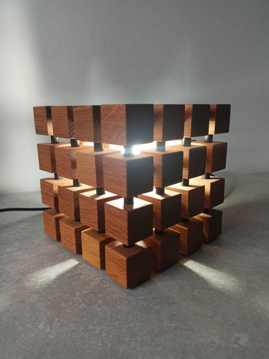 Ręcznie robiona designerska lampa drewniana