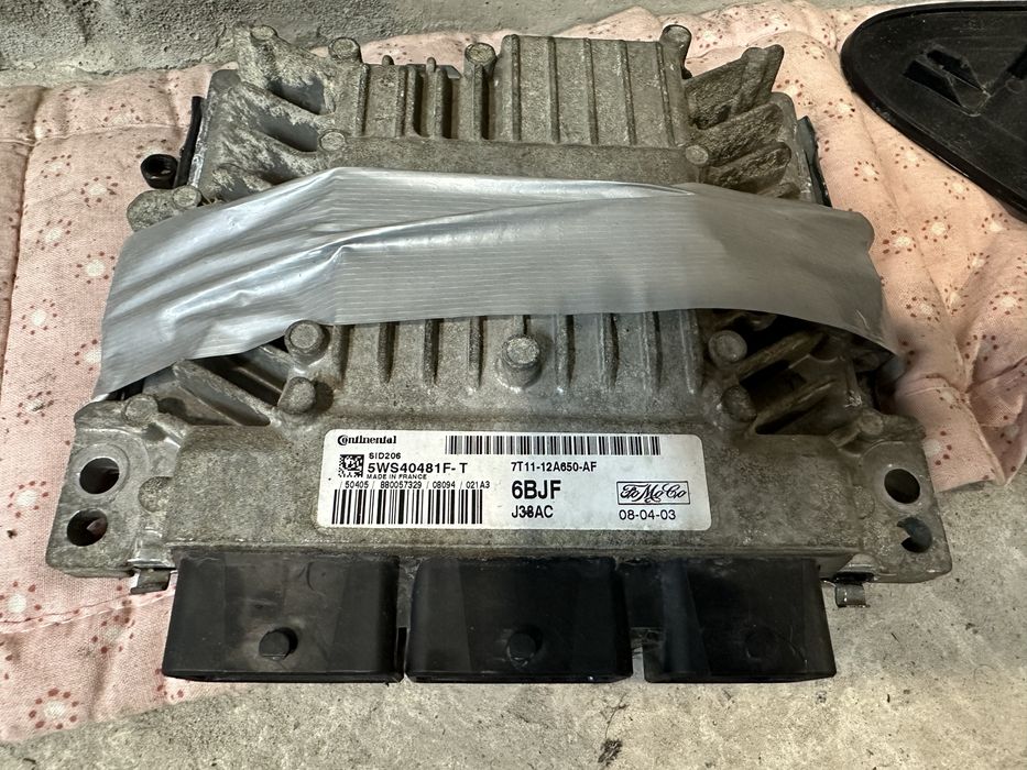 Блок керування двигуном ford connect