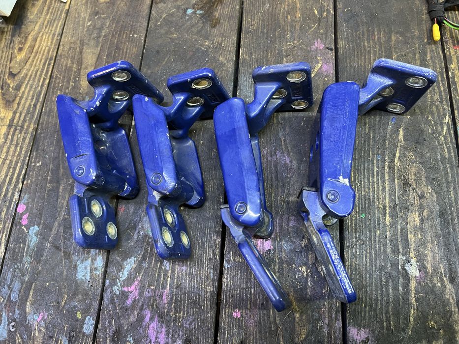 Завіс петли Mercedes Sprinter 906