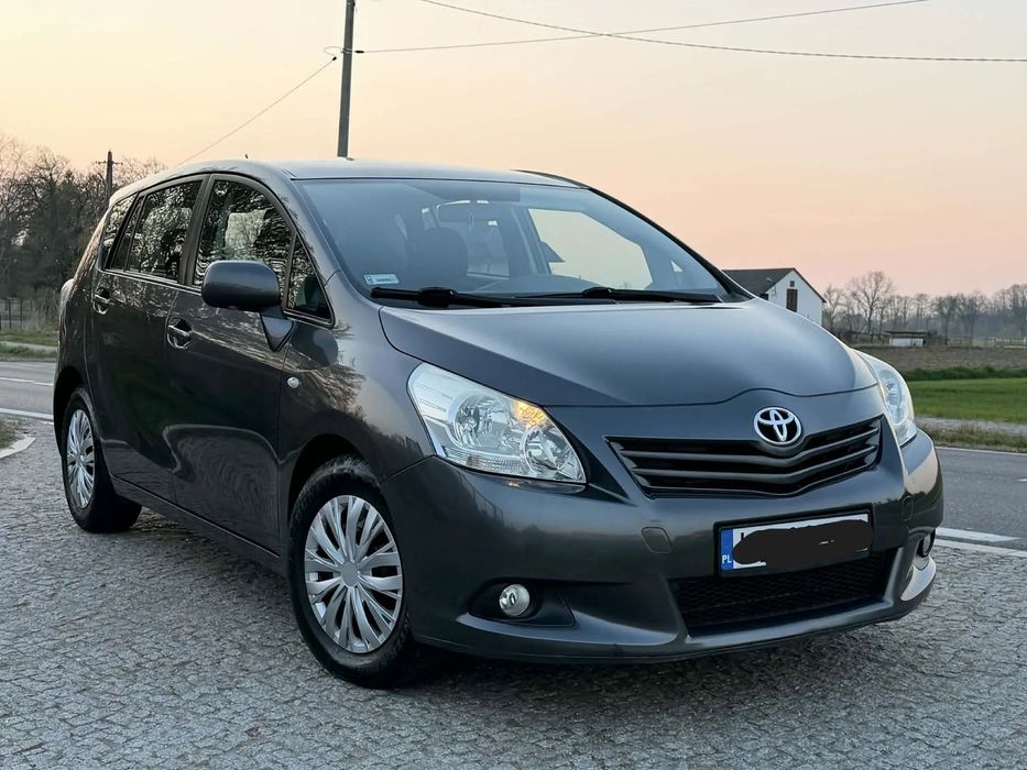 Toyota Verso *2,0 D-4d**2010r**7-osobowa**Panorama**Stoliki**