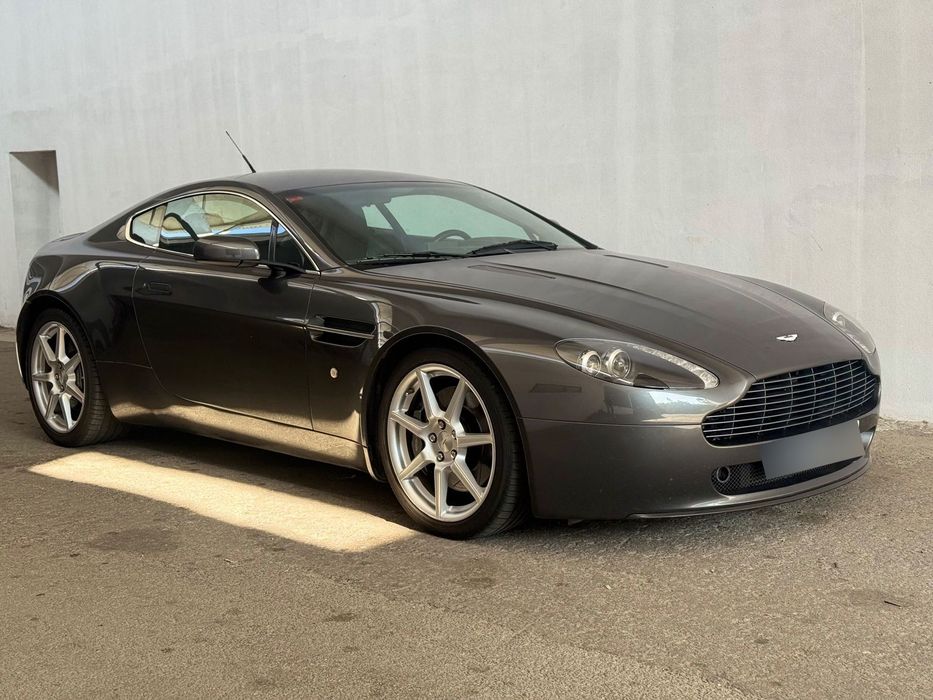 Aston Martin Vantage Coupe V8