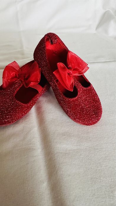 Sapatos brilhantes lindíssimos menina