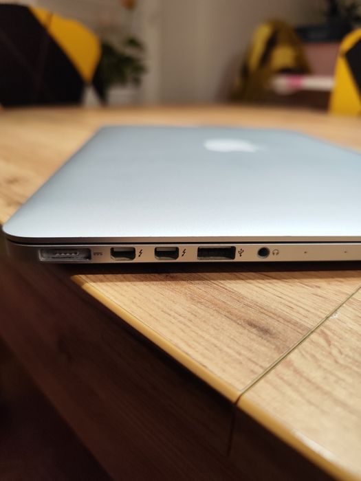 MacBook Pro 8GB pamięci RAM 256 GB dysk 2013r