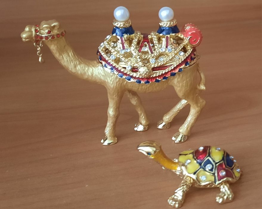 Статуетки металеві,порцелянові, гіпсові.