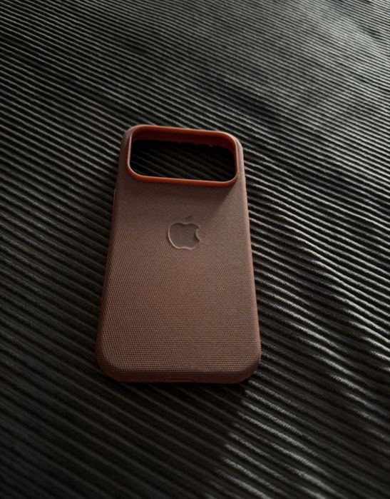 Capa iphone 17 pro castanha
