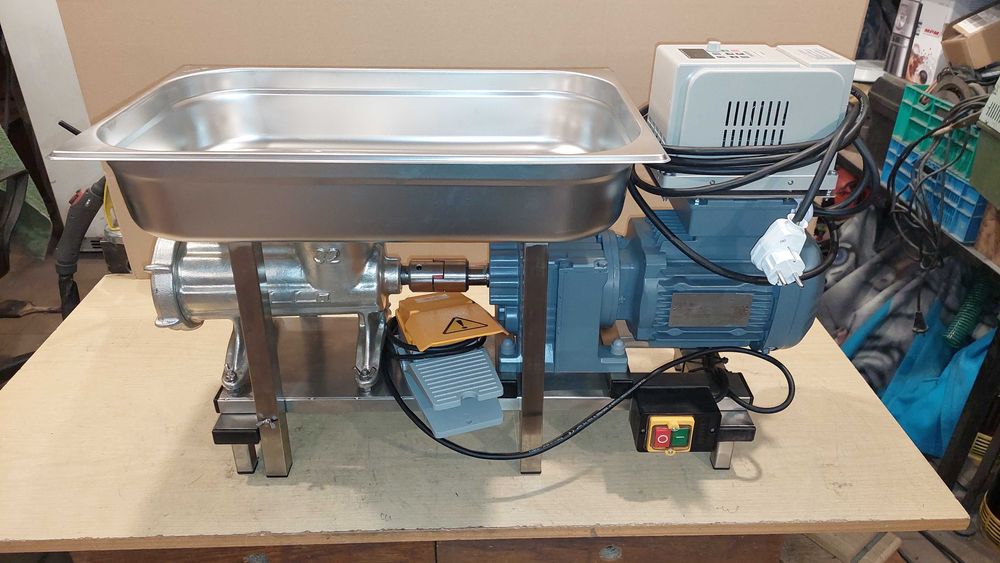 Maszynka Alfa 32 do mięsa i kości drobiowych na przekładni walcowej