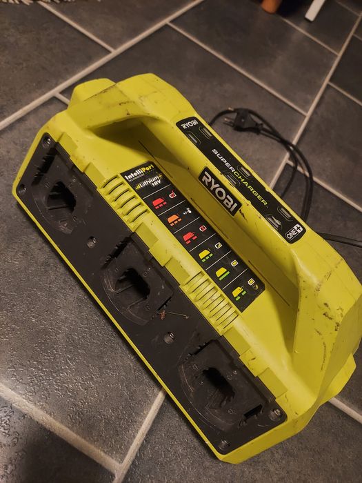 Зарядна станція Ryobi RC18627