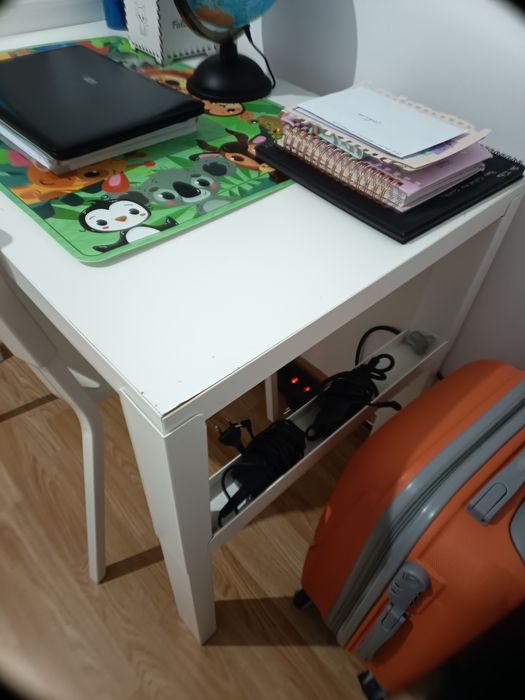 Secretaria  96cm por 58cm