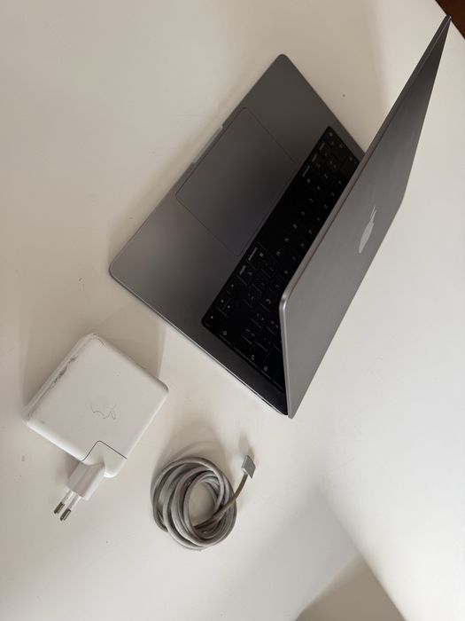 MacBook Pro 14” M1 Pro – 16GB RAM – 512GB SSD