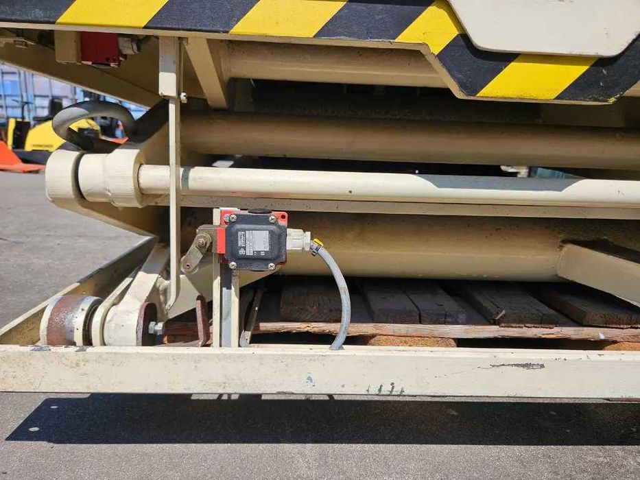 Plataforma Hidráulica para cais de carga  2T