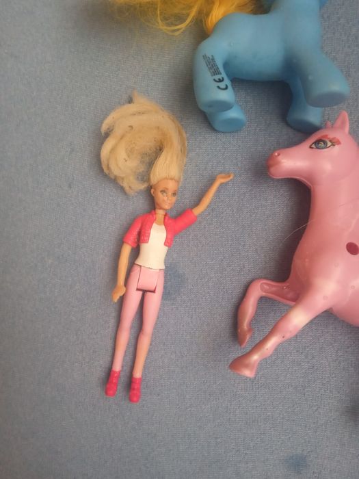 Zestaw zabawek konie i inne