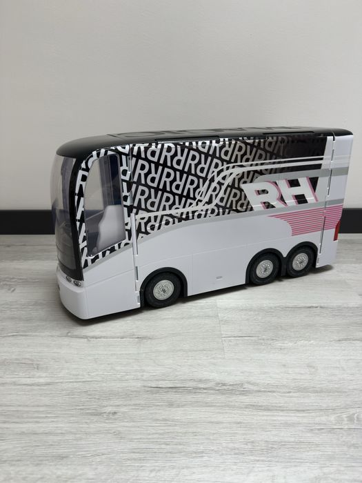 Rainbow High autokar scena