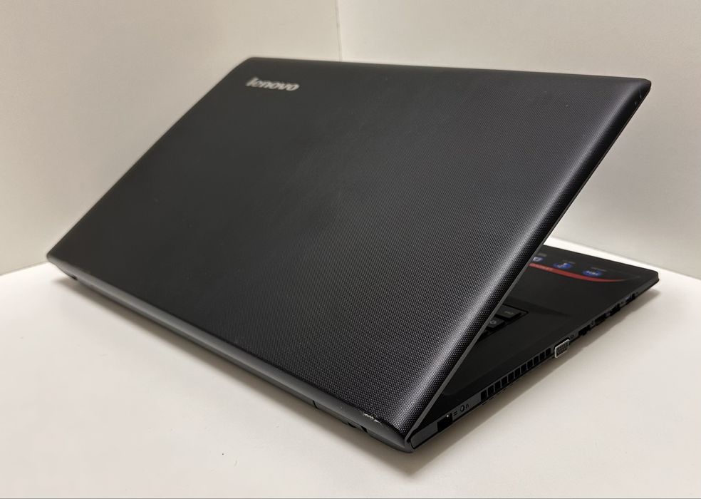ноутбук Lenovo G70 17" 8GB озу /1000GB HDD NVIDIA GeForce Gt820 2GB/новий акумулятор
