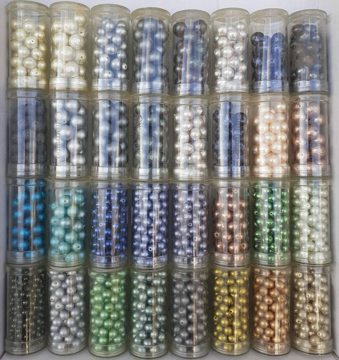 Missangas de qualidade Gutermann, glass beads, 1€ cada tubo.