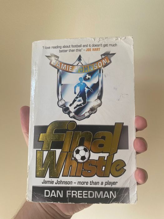 Книга на англійській про футбол Dan Freedman Final Whistle