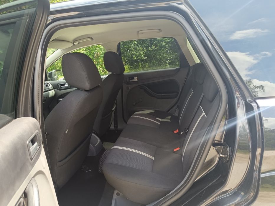 Ford Focus 2.  1.6 бензин